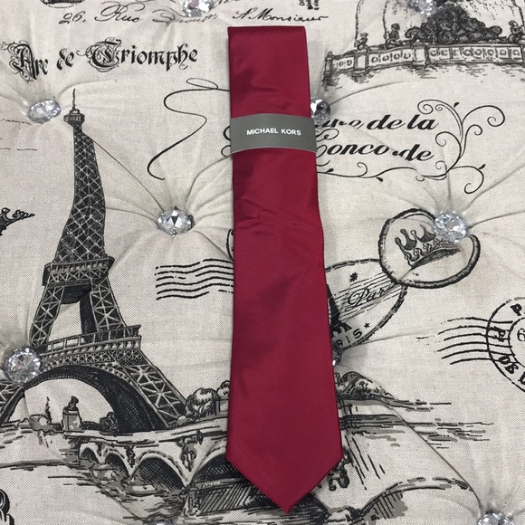 💥 MICHAEL KORS Silk Solid Burgundy Neat Tie - Picture 2 of 7